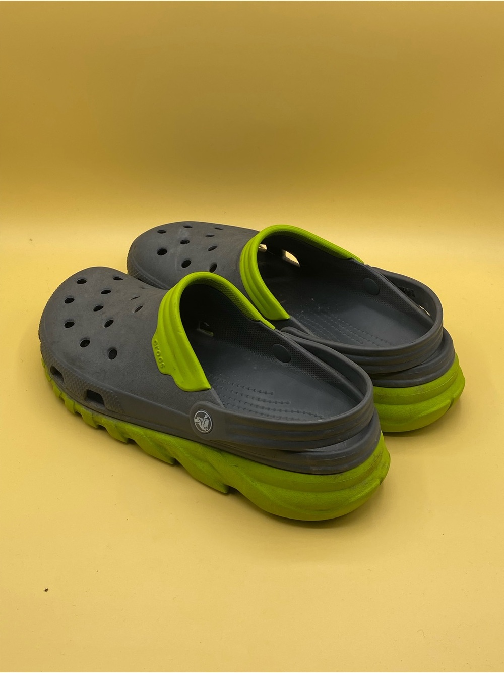 CROCS Men's Gray and Lime Green Classic Clogs - Picture 3 of 4